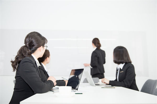 員工培訓(xùn)無效、成長(zhǎng)慢，人力資源管理怎樣定制高效方案？