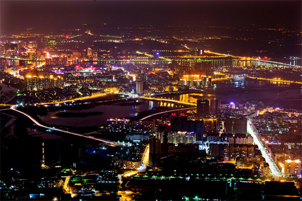 清遠(yuǎn)戰(zhàn)略咨詢公司洞察市場(chǎng)，如何精準(zhǔn)為企業(yè)定位發(fā)展方向？